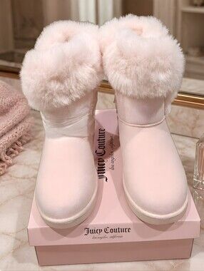 NWT Juicy Couture Women's King 2 cold weather booties. Blush Micro/Fur W Size 7